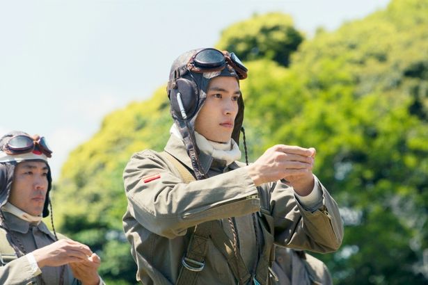 命懸けで戦地に飛ぶ運命を背負う彰