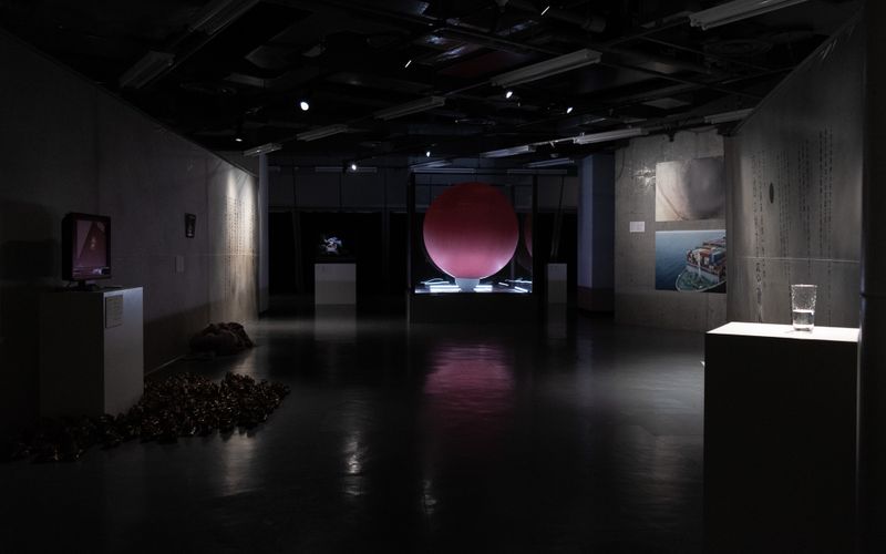 「恐怖心展」の内部を詳細レポート。梨と近藤亮太が語る、虚構を通して出会う自らの“恐怖心”