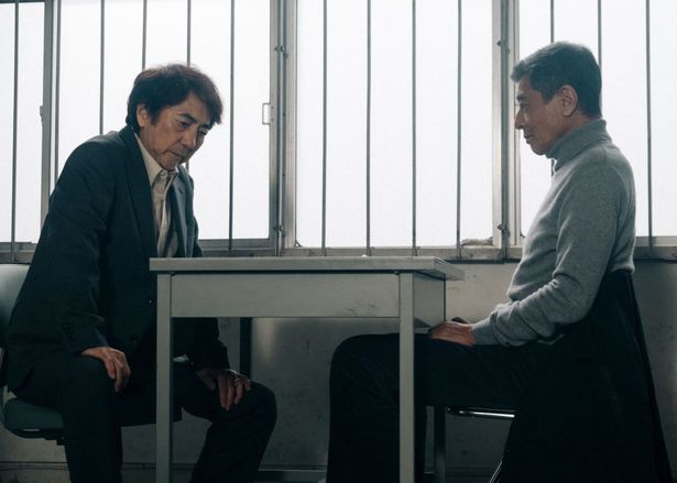 マル暴として三浦に対峙している刑事、⽥辺