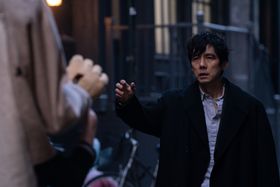 西島秀俊主演、日台米合作『Dear Stranger／ディア・ストレンジャー』緊張感張りつめる場面写真