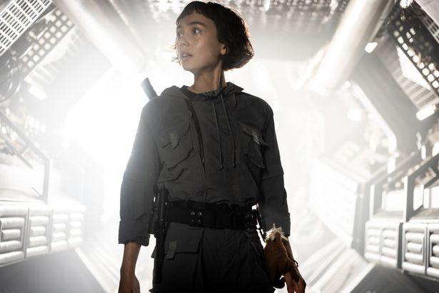 【写真を見る】舞台は映画第1作より2年前の地球！人間の意思を移植されたハイブリッドのウェンディが主人公
