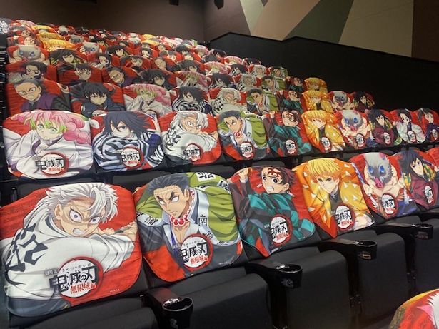 【写真を見る】鬼滅シアターの絵柄は各劇場ランダム配置！どのキャラクターに会えるかドキドキだ(画像はT・ジョイ横浜)