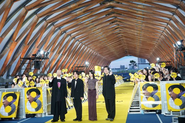 『８番出口』国内初イベント「88ｍ無限ループカーペットアライバル」の様子