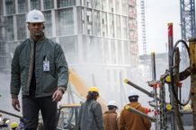 ジェイソン・ステイサムが安全第一主義の現場監督を演じる『ワーキングマン』