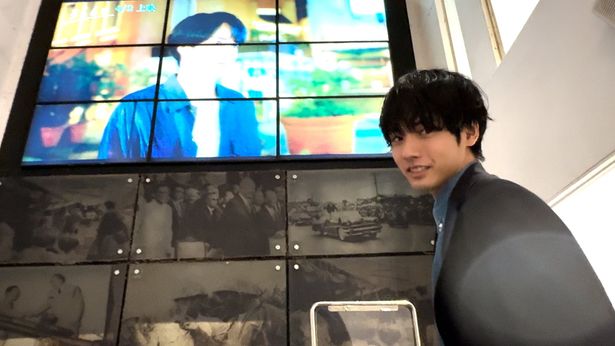 インタビューを交えながら赤楚衛二の素顔に迫っていく