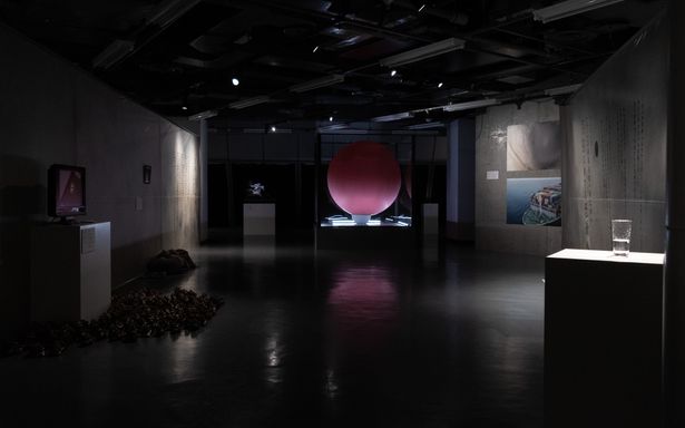 「恐怖心展」は、渋谷BEAMギャラリーにて8月31日(日)まで開催中