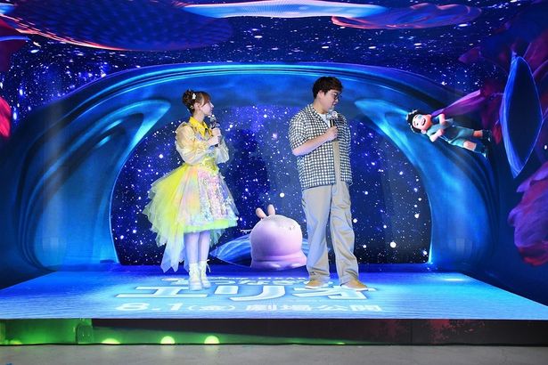 【写真を見る】3月終了の番組で共演していたマユリカ中谷とFRUITS ZIPPERの早瀬ノエル、再会を喜ぶ！