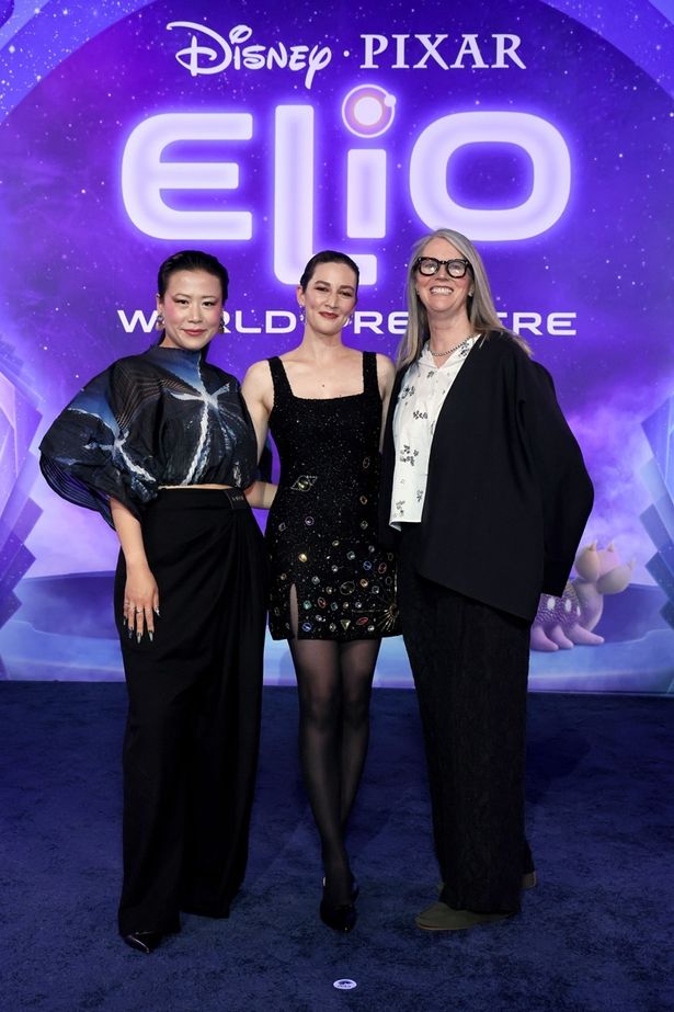 左からドミー・シー監督、マデリン・シャラフィアン監督、プロデューサーのメアリー・アリス・ドラム