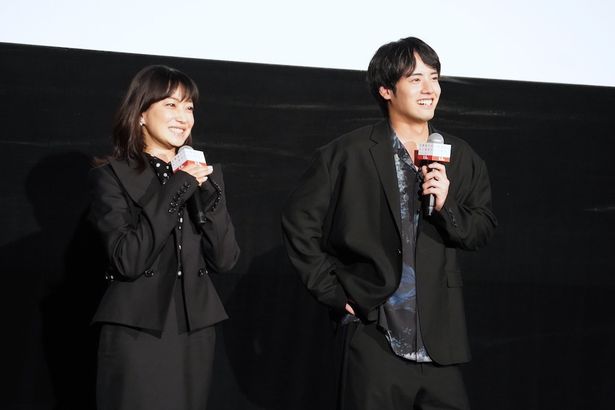 中学生の参加者に声をかける場面も