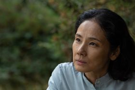 約30年後の悦子を演じた吉田羊