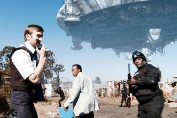 人間と宇宙人が共同生活を送る、その世界観は摩訶不思議だ