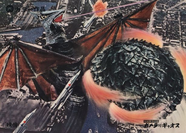 あらゆるものを切り裂く超音波メスを放つギャオスが初登場する『大怪獣空中戦　ガメラ対ギャオス』
