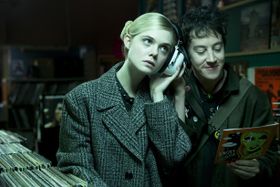 『パーティで女の子に話しかけるには』でエルは、パンクロックやファッションに興味を持つ異星人の少女を演じる