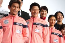 劇場版『TOKYO MER～走る緊急救命室～南海ミッション』(公開中)の初日舞台挨拶にMERチームが大集合！