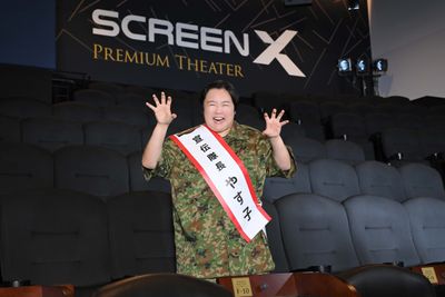 やす子が『ジュラシック・ワールド／復活の大地』をSCREENXで初体験！