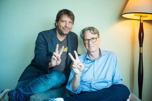 【写真を見る】モンスター映画がつないだ友情…ギャレス・エドワーズとデヴィッド・コープがWピース!?