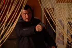 無敵のオヤジ、セガールが“3D”をキーワードにスクリーンで大暴れ