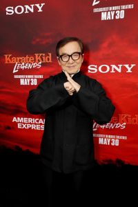 来日！ ジャッキーチェン 直筆サイン色紙 映画 ベストキッド レジェンズ 成龍 ジャッキー・チェン 直筆サイン入り色紙 証拠有」来日 ベスト