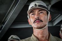 常に冷静な判断をしていく、竹野内豊演じる寺澤艦長