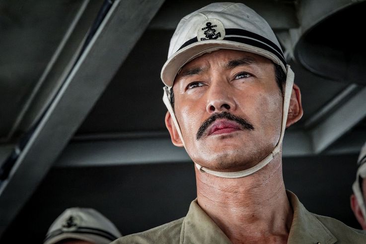 常に冷静な判断をしていく、竹野内豊演じる寺澤艦長