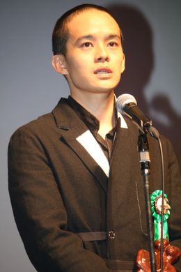 池松壮亮が坊主頭でTAMA映画賞授賞式に登壇