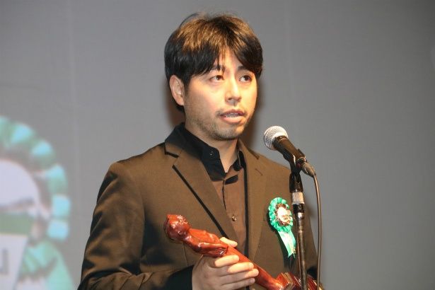 『映画 夜空はいつでも最高密度の青色だ』の石井裕也監督
