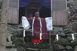 主人公・小林雅文のブログや書籍の出版社のHPまで用意され、本編にエンドロールがなかったことなどが「本物らしさ」を高めていた白石晃士監督の『ノロイ』