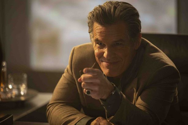 ベンをショーへと誘う冷酷なプロデューサーを演じるのは、「アベンジャーズ」シリーズのジョシュ・ブローリン