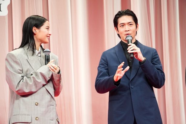 『遠い山なみの光』完成披露舞台挨拶の様子