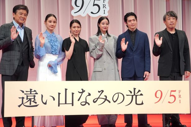 『遠い山なみの光』完成披露舞台挨拶の様子