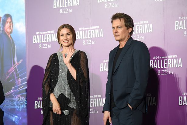 アナ・デ・アルマスとレン・ワイズマン監督