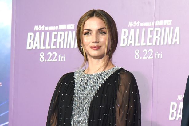 アナ・デ・アルマスは、キアヌ・リーヴスと共演した際のエピソードなども話した