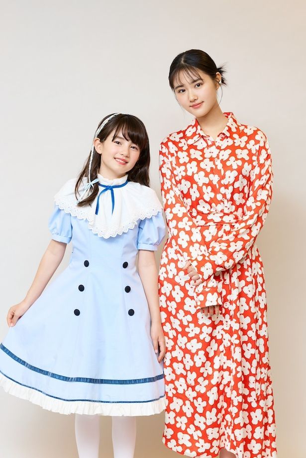 【写真を見る】「このまま実写化いける」と原菜乃華も絶賛！マイカ ピュがアリスの衣装で登場