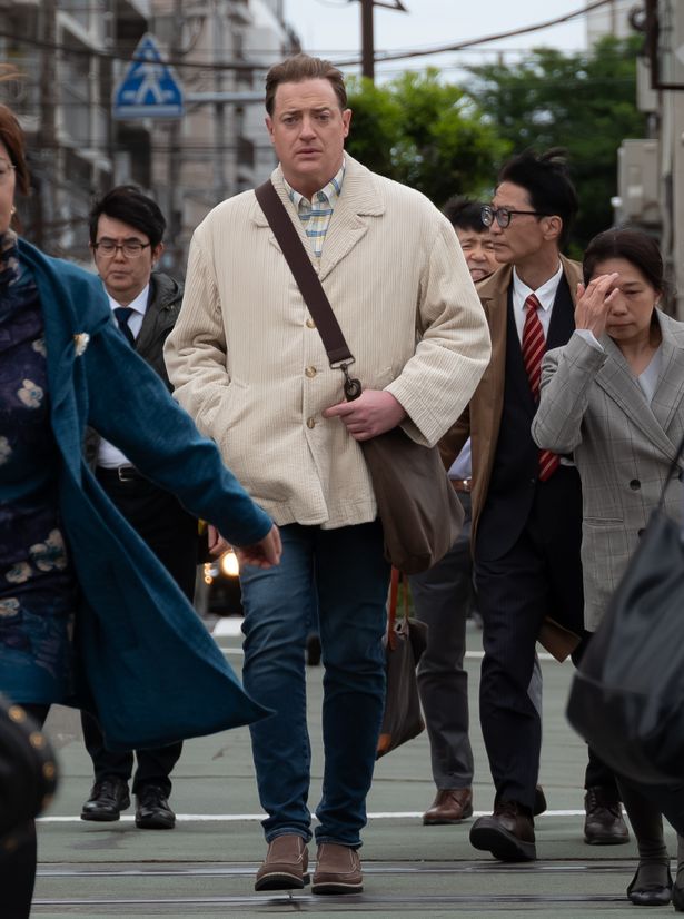 日本ならではの風景に馴染むブレンダン・フレイザー