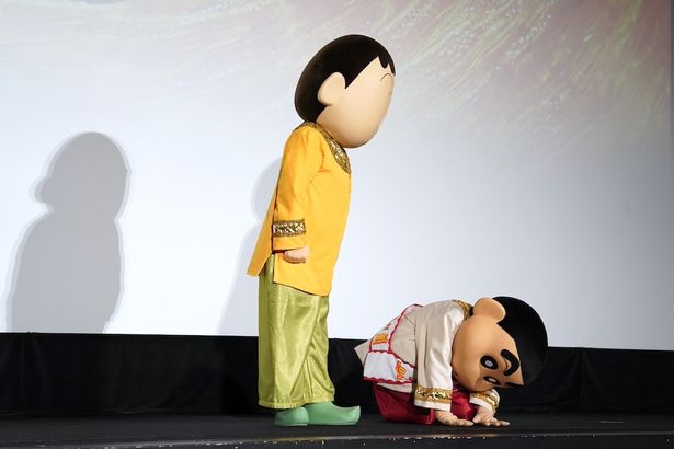 おなじみのポーズで観客を笑わせる