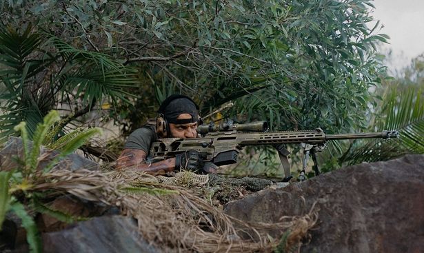 ビショップ曹長が構えるのは、狙撃用としてアメリカ軍特殊部隊用に開発された精密狙撃銃「バレットMARD」