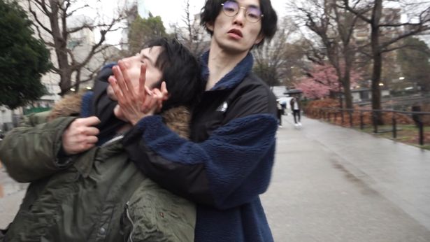 アクション監督として『侍タイムスリッパー』(24)の回想シーンで剣術指導を担当した垣内博貴が参加