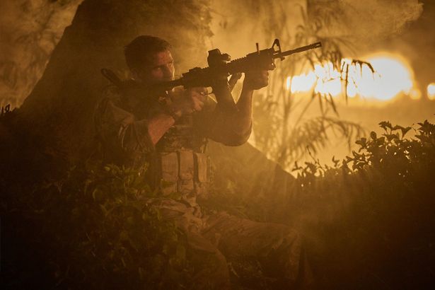 『ランド・オブ・バッド』で新兵のキニー軍曹役にリアム・ヘムズワース