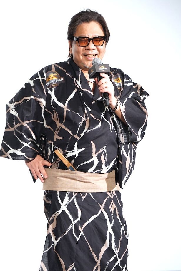 作品のロゴ入り浴衣はスタイリストさんのアイデアなのだそう
