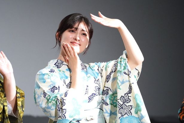 会場を見渡す吉川