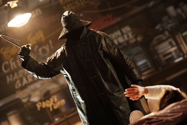 若者たちが鉤爪殺人鬼に襲われる…！)『I Know What You Did Last Summer』)