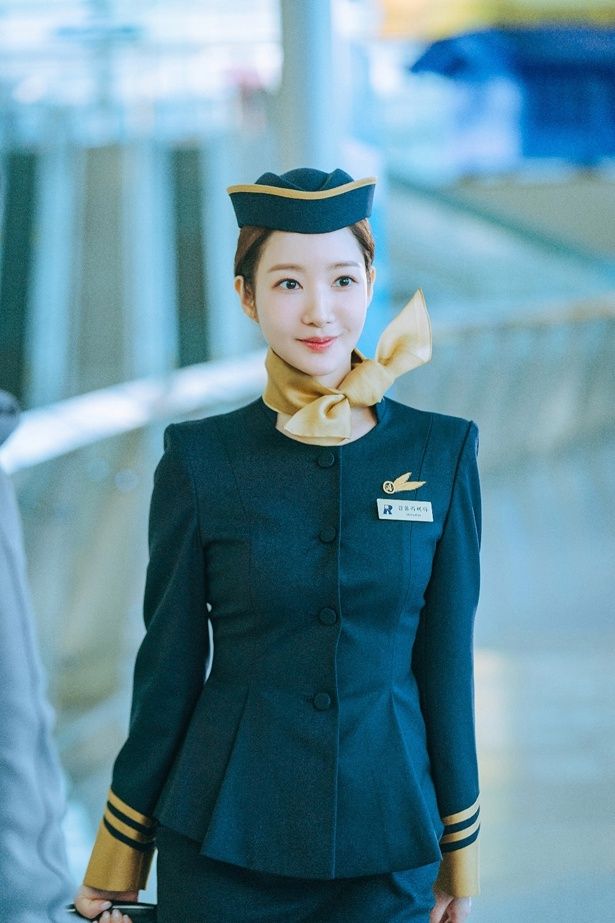 【写真を見る】鋭い直感と卓越した集中力、知性を兼ね備えた天才詐欺師ユン・イランを演じるパク・ミニョン