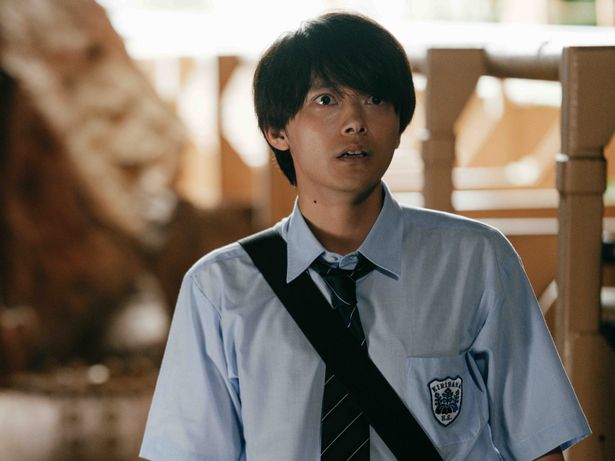 櫻井海音が演じるのは、明るいお調⼦者だが⾃信がなく何事も無理だと諦めてしまう陸人(『カラダ探し THE LAST NIGHT』)