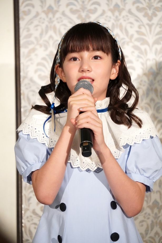アリス役のマイカ ピュ