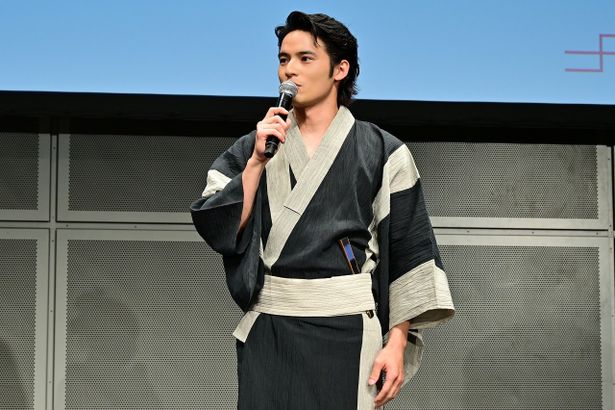 吉岡里帆と絶妙な掛け合いを見せた水上恒司