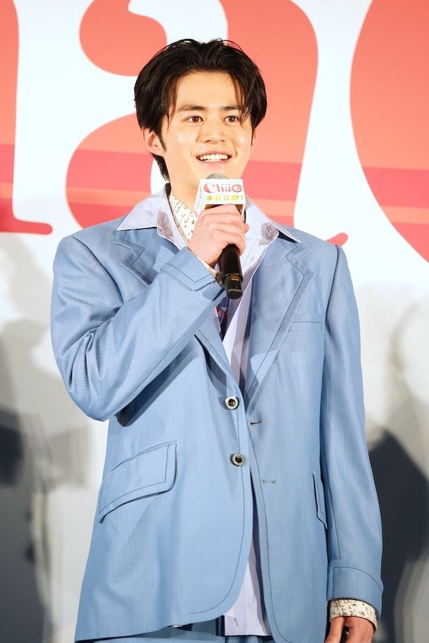 主人公ステファン役の鈴鹿央士