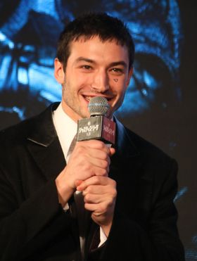 『ジャスティス・リーグ』のイケメン、エズラ・ミラーが来日