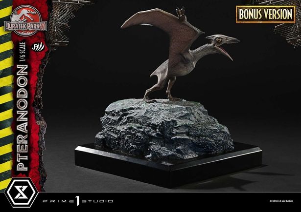 ボーナス版には子どもも付属！(「レガシーミュージアムコレクション　ジュラシック・パークⅢ プテラノドン ボーナス版 1/6 スケール」)