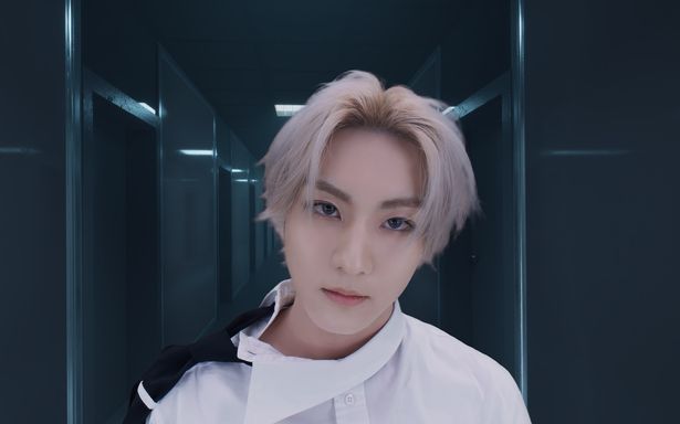 グループのリーダーJUNGWON(ジョンウォン)は柔らかな笑顔と明るいムードで場を和ませる