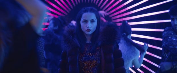 アナ・デ・アルマスも脚本を読んだ時から恋をしたという、新たな復讐者イヴの魅力とは